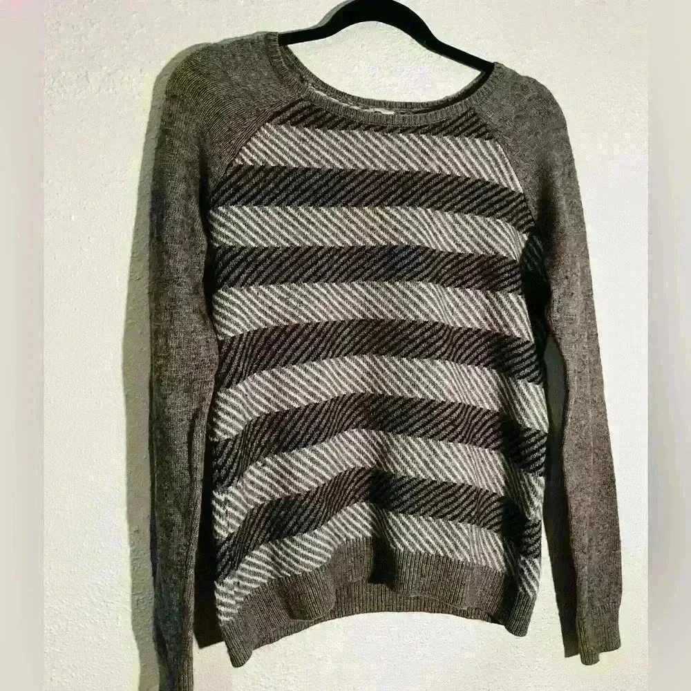 J. Crew Gray Herringbone Scoop Neck Long Sleeve Sweater Size M Merino Wool Blend